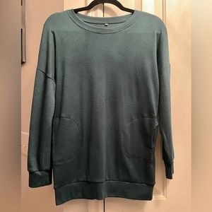 Pullover sweatshirt with pockets - size small